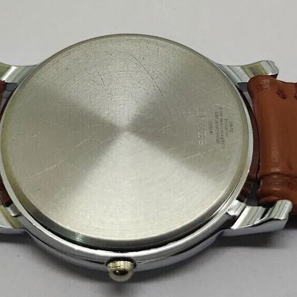 Vintage Style Seiko Quartz Mens Silver Watch & Red accents W/Leather Strap - Picture 5 of 5
